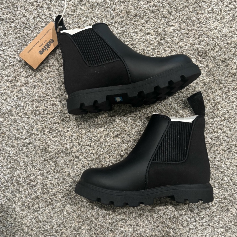 Native Kids Black Boots- NIB- toddler size 8